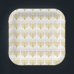Festive Menorah Hanukkah Candles Pattern White Papieren Bordje<br><div class="desc">Faux goudfolie-menorah-kaarsen voor je Hanukkah-viering. Whimsical menorah-illustratie met witte sterren bedekte hemelse kaarsen op een faux gouden menorah kandle standaard. Menorah elegant starry Hanukkah illustreerde designgeschenken en papierproducten.</div>