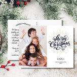 Festive Merry Kerstmis Gold Starburst One Photo Briefkaart<br><div class="desc">Verspreid feestvreugde met dit briefkaart met een feestelijke faux gold starburst en met de hand geletterde typografische kunst met de tekst "Merry Christmas". Pas aan door uw verticale foto te uploaden. De achterkant is voorzien van uw aangepaste groeten, naam en notitie (of verwijderen om ruimte te laten voor een handgeschreven...</div>