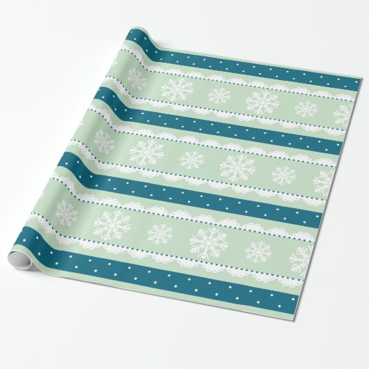 Festive Mint Polka Dots White Snowflakes Pattern Cadeaupapier (Uitgerold)