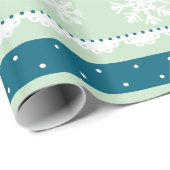 Festive Mint Polka Dots White Snowflakes Pattern Cadeaupapier (Rol Hoek)