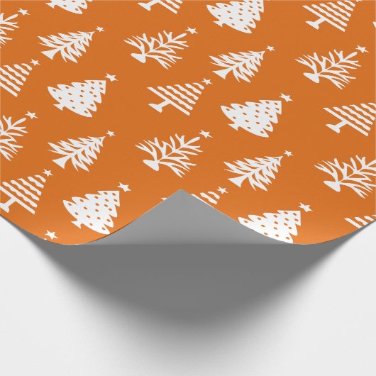 Festive Orange and White Christmas Tree Pattern Cadeaupapier (Hoek)