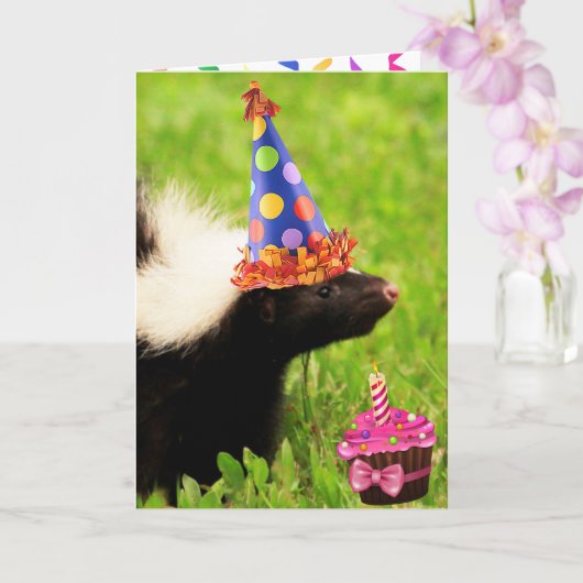 Festive Party Skunk Birthday Kaart (Orchidee)