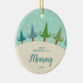 Festive Pine Trees personaliseerde 1e Kerstmis als Keramisch Ornament (Rechts)