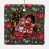 Festive Poinsettia and Berries Christmas Keramisch Ornament (Achterkant)