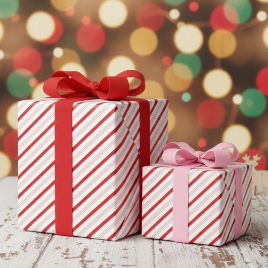 Festive Red and Pink Christmas Candy Cane Stripes Cadeaupapier