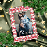 Festive Red Black Classic Nordic Fair Isle Motif Feestdagenkaart<br><div class="desc">Chique eenvoudige Holiday seizoen wenskaart met een en modern script lettertype op een trendy eigentijdse Holiday seizoen klassieker rood en zwart Fair Isle motief patroonontwerp. Met de optie om aan te passen of te personaliseren met een foto van uw keuze op de voorkant, en een persoonlijke boodschap aan de binnenkant....</div>