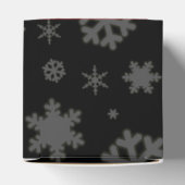 Festive Red Folie Snowflakes Monogram Naam Bedankdoosjes (Bovenkant)