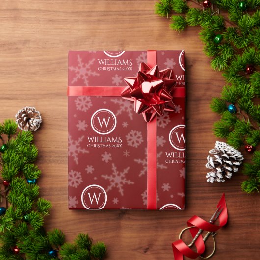 Festive Red Folie Snowflakes Monogram Naam Cadeaupapier (Feestdagen Geschenken)