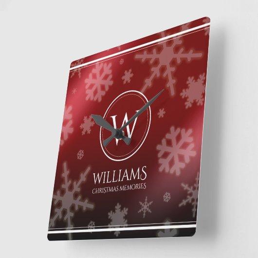 Festive Red Folie Snowflakes Monogram Naam Vierkante Klok (Hoek)