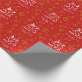 Festive Red Love, Peace and Joy with Snowflakes Cadeaupapier (Hoek)