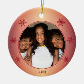 Festive Red Metallic Snowflake Family Foto Keramisch Ornament (Voorkant)