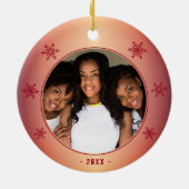Festive Red Metallic Snowflake Family Foto Keramisch Ornament (Achterkant)