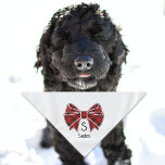 Festive Red Pset Bow Stropdas, op maat gemaakt voo Bandana<br><div class="desc">Rode harten stroomden over een wit canvas, eindigend met een schattige rode boog, en gepersonaliseerd met de naam van je huisdier. Vul de sjabloon in om de naam van uw huisdier toe te voegen, of verwijder de naamoptie helemaal; welke u verkiest. De achtergrondkleur kan worden veranderd, gebruikend uitgeeft menu. De...</div>