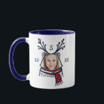 Festive Red Pset Raccoon Character Photo Holiday Mok<br><div class="desc">Viel het magische en feestelijke vakantieseizoen met onze aangepaste wintervakantiefoto's voor dierenwelzijn. Ons leuke mok voor feestelijke foto's biedt ons eigen handgetekende raccoon-personage met rode en blauwe vlekdoekjes. Het gezicht van de wasbeer ligt op de foto van je eigen familielid, zodat ze kunnen lijken op het leuke raccoon-personage. De marinier...</div>