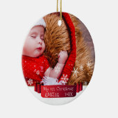 Festive Red Ribbon Baby, eerste kerstfoto Keramisch Ornament (Rechts)