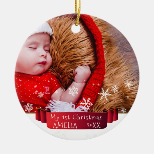Festive Red Ribbon Baby, eerste kerstfoto Keramisch Ornament (Voorkant)