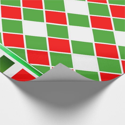 Festive Red White Green Diamond Squares afgecheckt Cadeaupapier (Hoek)