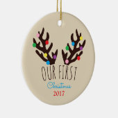Festive Reindeer Antlers, onze eerste kerstviering Keramisch Ornament (Rechts)