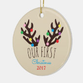 Festive Reindeer Antlers, onze eerste kerstviering Keramisch Ornament (Links)