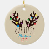 Festive Reindeer Antlers, onze eerste kerstviering Keramisch Ornament (Achterkant)