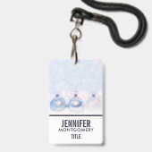 Festive Silver-kerstballen op sneeuw Badge (Achterkant met lanyard)