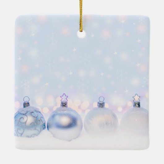 Festive Silver-kerstballen op sneeuw Keramisch Ornament (Achterkant)