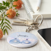 Festive Silver-kerstballen op sneeuw Sleutelhanger (Zijkant)