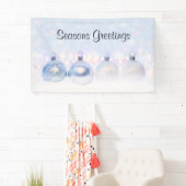 Festive Silver-kerstballen op sneeuw Spandoek (Insitu)