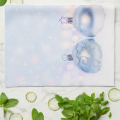 Festive Silver-kerstballen op sneeuw Theedoek (Gevouwen)