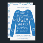 Festive Ugly Sweater Hanukkah Party-uitnodigingen Kaart<br><div class="desc">Een lelijke trui met een lelijke vormgeving in traditioneel blauw en wit,  compleet met hanukkiah en cadeaus voor je joodse feestdag.</div>