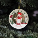 Festive Vintage-kerstboom - Boerderij Foto Keramisch Ornament<br><div class="desc">Viel het magische en feestelijke vakantieseizoen met ons aangepast vakantiefotoornament. Ons vakantieschema is voorzien van een kerstboomkring. Dit kerstpatroon bevat een boerderij kerstscène met een boerderij, een rode schuur, kinderen die sneeuwballen spelen en gooien, kerstbomen en een rode vrachtwagen. Alle kunstwerken in dit oogstjaar kerstboomboerderij ornament zijn handgetekende originele kunstwerken...</div>