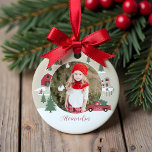 Festive Vintage-kerstboom - Boerderij Foto Keramisch Ornament<br><div class="desc">Viel het magische en feestelijke vakantieseizoen met ons aangepast vakantiefotoornament. Ons vakantieschema is voorzien van een kerstboomkring. Dit kerstpatroon bevat een boerderij kerstscène met een boerderij, een rode schuur, kinderen die sneeuwballen spelen en gooien, kerstbomen en een rode vrachtwagen. Alle kunstwerken in dit oogstjaar kerstboomboerderij ornament zijn handgetekende originele kunstwerken...</div>