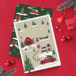 Festive Vintage-kerstboom Boerderij Red Truck Folie Feestdagenkaart<br><div class="desc">Viel het magische en feestelijke vakantieseizoen met onze speciale vakantiekaart. Ons vakantieschema is voorzien van een kerstboomkring. Dit kerstpatroon bevat een boerderij kerstscène met een boerderij, een rode schuur, kinderen die sneeuwballen spelen en gooien, kerstbomen en een rode vrachtwagen. Alle illustraties in deze klassieke kerstboomvakantiekaart voor boerderijen zijn met de...</div>