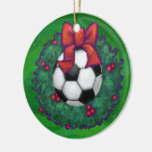 Festive Voetbal Kerstmis Wreater on Green Keramisch Ornament (Links)