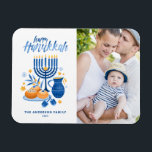 Festive Waterverf Menorah Happy Hanukkah Foto Magneet<br><div class="desc">Fijne Chanoeka! Stuur Chanoeka wensen naar familie en vrienden met deze aanpasbare fotomagneet. Het bevat waterverf illustraties van Chanoeka-symbolen zoals Chanoeka of menora,  sufganiyot,  olijven en dreidel. Personaliseer door namen en een foto toe te voegen.</div>