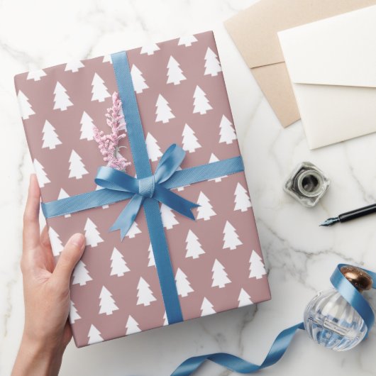 Festive White-kerstboompatroon op Paars Cadeaupapier (Geschenken)