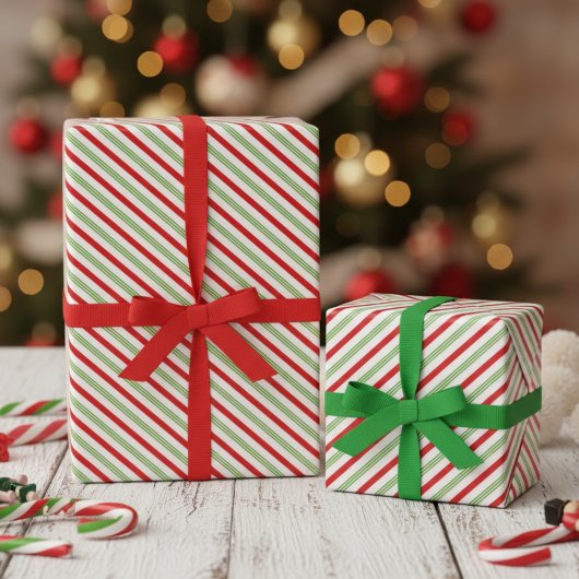Festive Xmas Red Green White Diagonal Stripes Cadeaupapier