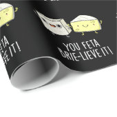 Feta Brie-Geloof It Funny Cheese Pun Dark BG Cadeaupapier (Rol Hoek)