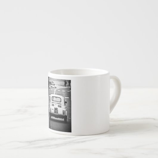 Fiat 500 in de Mok Rome Espresso (Voorkant rechts)