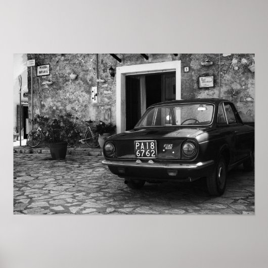 FIAT-auto in Italië in zwart-wit Poster (Voorkant)
