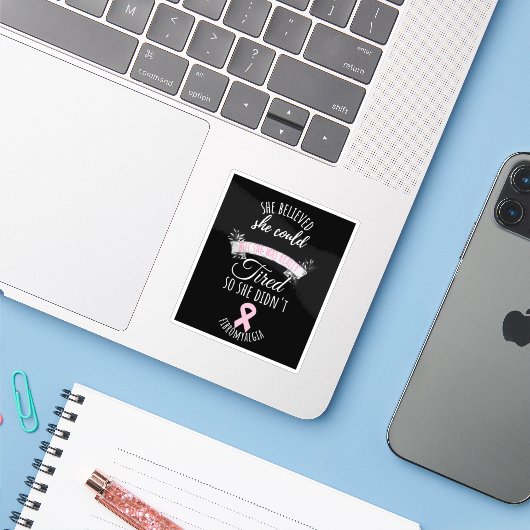 Fibromyalgie bewustzijn krijger geloofde ze sticker (Laptop met iPhone)