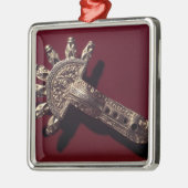 Fibula, Laucha Metalen Ornament (Links)