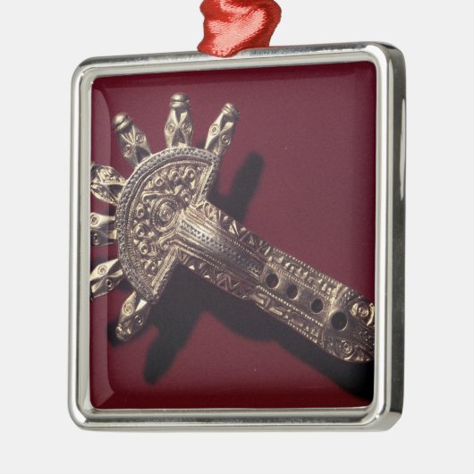 Fibula, Laucha Metalen Ornament (Links)