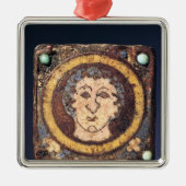 Fibula met het gezicht van een jong man metalen ornament (Voorkant)