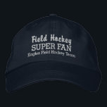 Field Hockey Super Fan Custom Sports Team Geborduurde Pet<br><div class="desc">Ondersteun je favoriete hockeyteam of -speler met dit SUPER FAN-pet. Voeg de naam van je middelbare school, jeugd, club of universiteitsteam toe aan creëer, een uniek pet. (Je kunt dit ook bij elke andere sport doen.) Verander eenvoudig de tekst en de kleur van het pet zodat deze overeenkomen met de...</div>