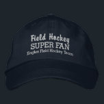 Field Hockey Super Fan Custom Sports Team Geborduurde Pet<br><div class="desc">Ondersteun je favoriete hockeyteam of -speler met dit SUPER FAN-pet. Voeg de naam van je middelbare school, jeugd, club of universiteitsteam toe aan creëer, een uniek pet. (Je kunt dit ook bij elke andere sport doen.) Verander eenvoudig de tekst en de kleur van het pet zodat deze overeenkomen met de...</div>