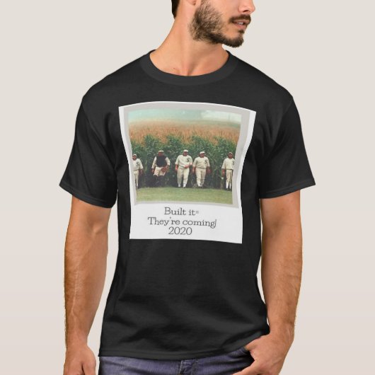 Field of Dreams They&x27;re Coming Classic T-Shirt (Voorkant)