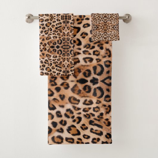 Fierce and Fabulous: Leopard Print Badhanddoeken Bad Handdoek (Insitu)