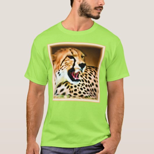 "Fierce and Fiery Cheetah Design" Bestel nu T-shirt (Voorkant)