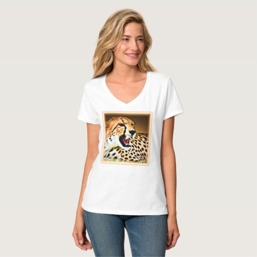 "Fierce and Fiery Cheetah Design" Bestel nu T-shirt (Voorkant volledig)